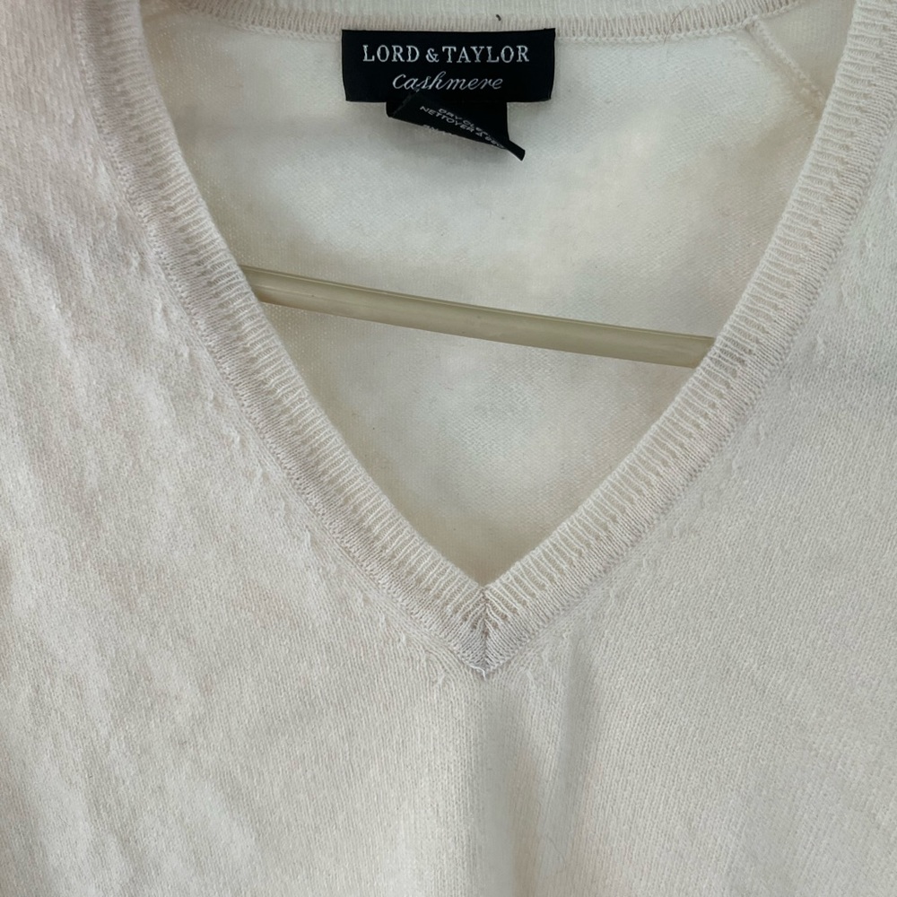 Lord & Taylor Womens 100% Cashmere V Neck Pullover Sweater Ivory size M - Picture 2 of 7